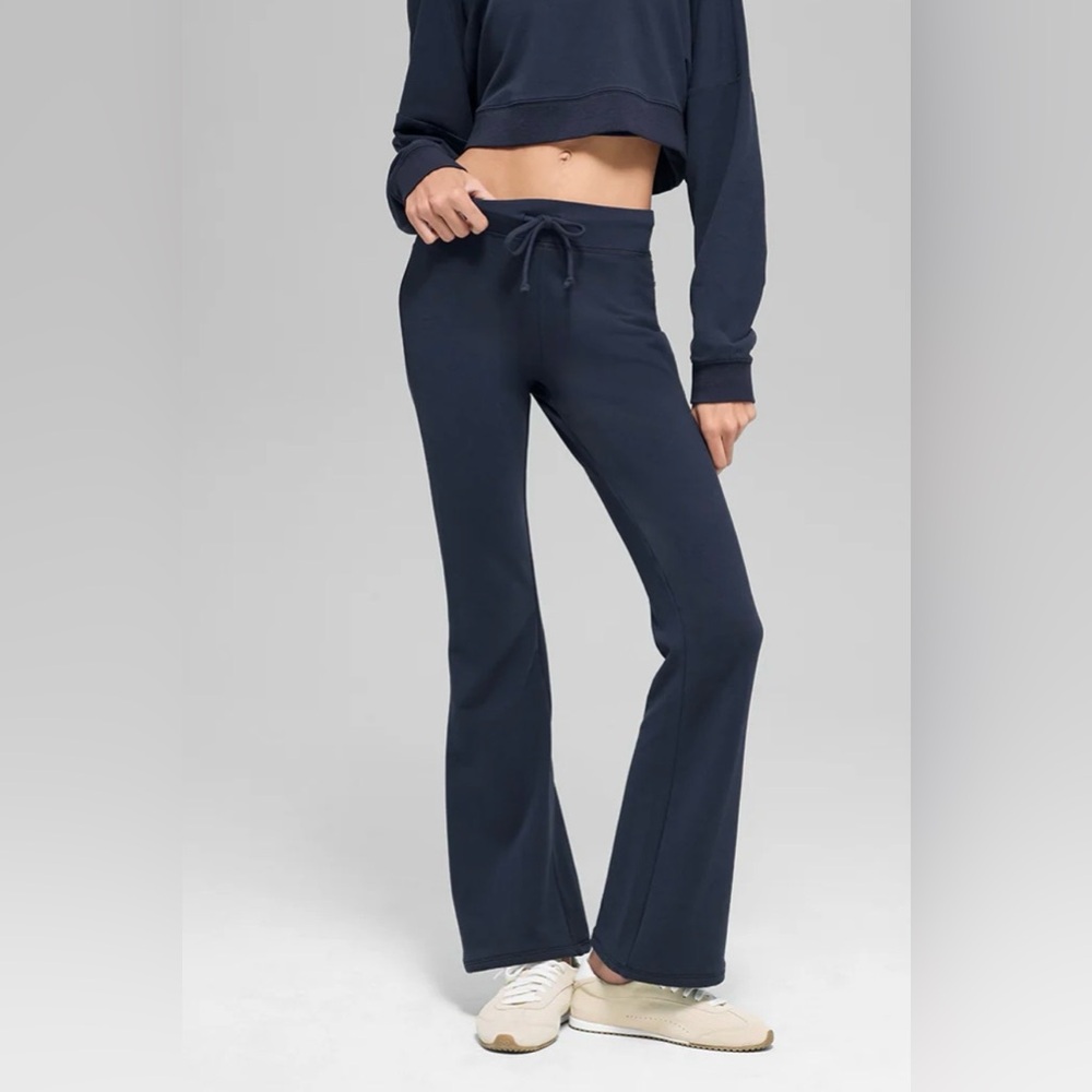 Alo Yoga Sway Bootcut Pant Navy size Large NWT